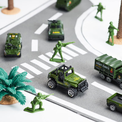 Ensemble de véhicules de jeu 25 en 1 de l'Armée militaire, véhicules avec sons et lumières dans un camion de transport, jouet de voiture à pousser, cadeaux d'anniversaire de Noël pour enfants pour les garçons de 3 4 5 6 ans