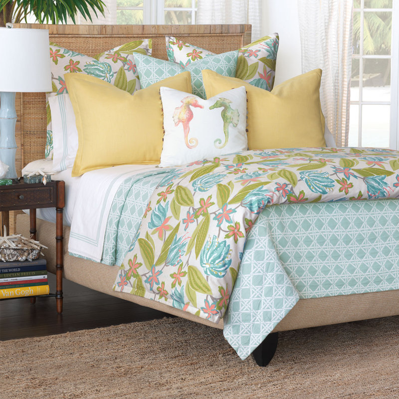 Lavinia Comforter