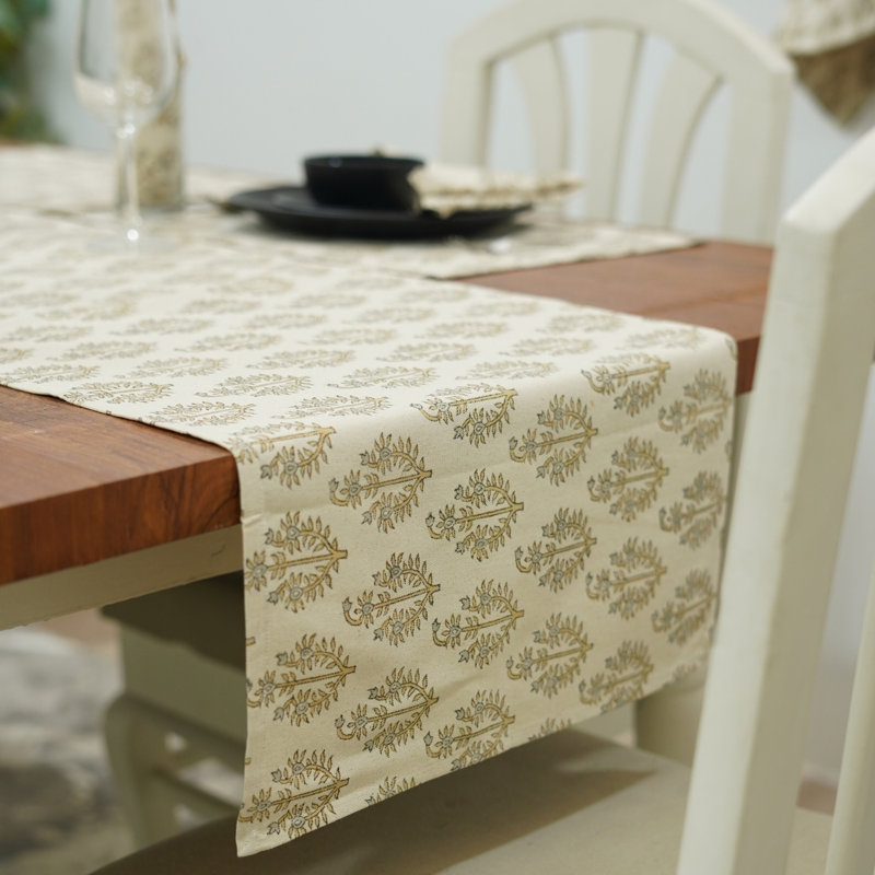 Red Barrel Studio® 16X106 Tapis de campagne chic, Chemin de table en coton naturel, Neelgagan, Blanc, Rectangle 10 po