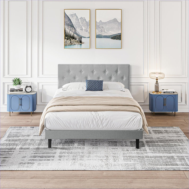 Grand lit plateforme tapissier en lin moderne, tête de lit capitonnée, pas de sommier tapissier, gris froid, Grey, Queen