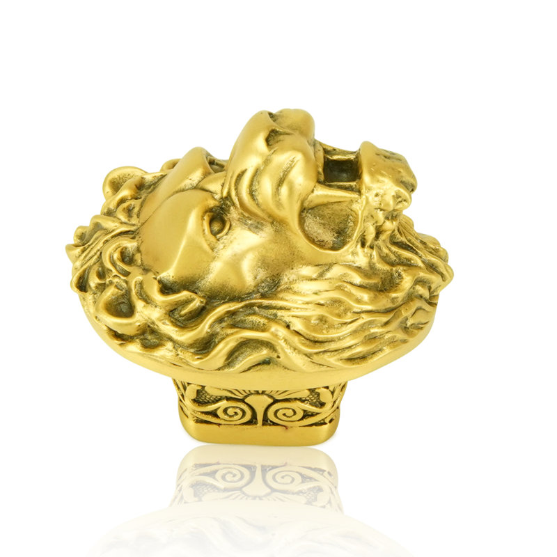 LION IN WINTER KNOB FLORENTINE, Museum Gold