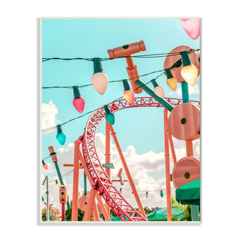 «Abstract Amusement Park Toy Ride» par Daphne Polselli - impression d'art graphique, Bois, H 19 po x l 13 po