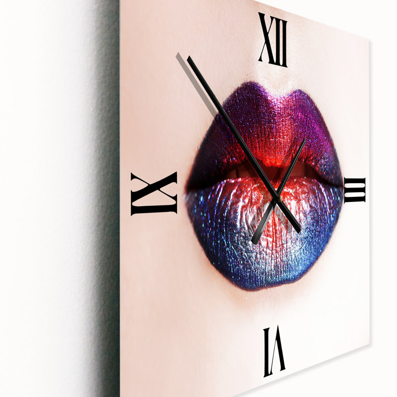 Horloge murale «Women Lips», Moyen