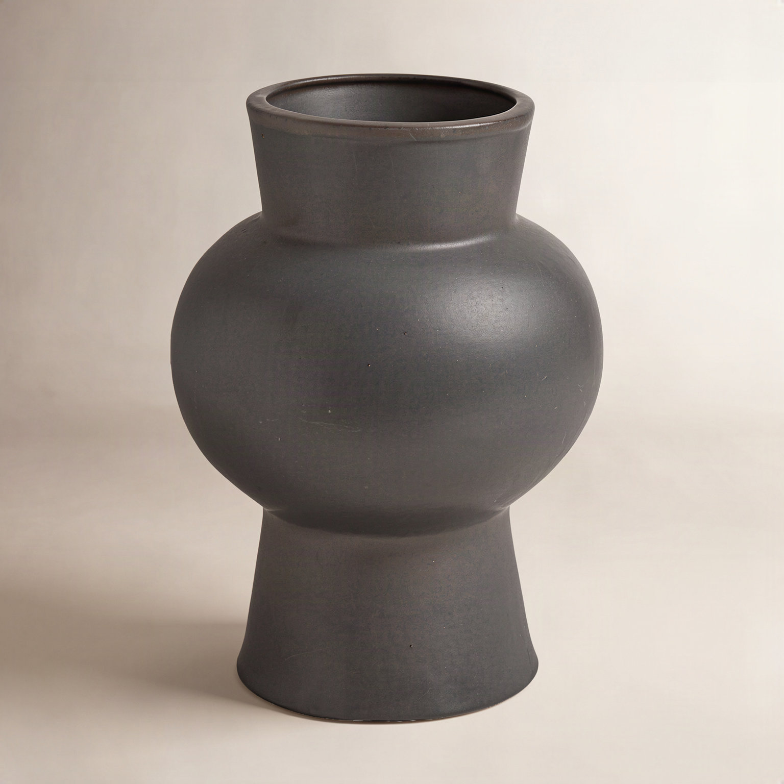 Novak Table Vase, Matte Black