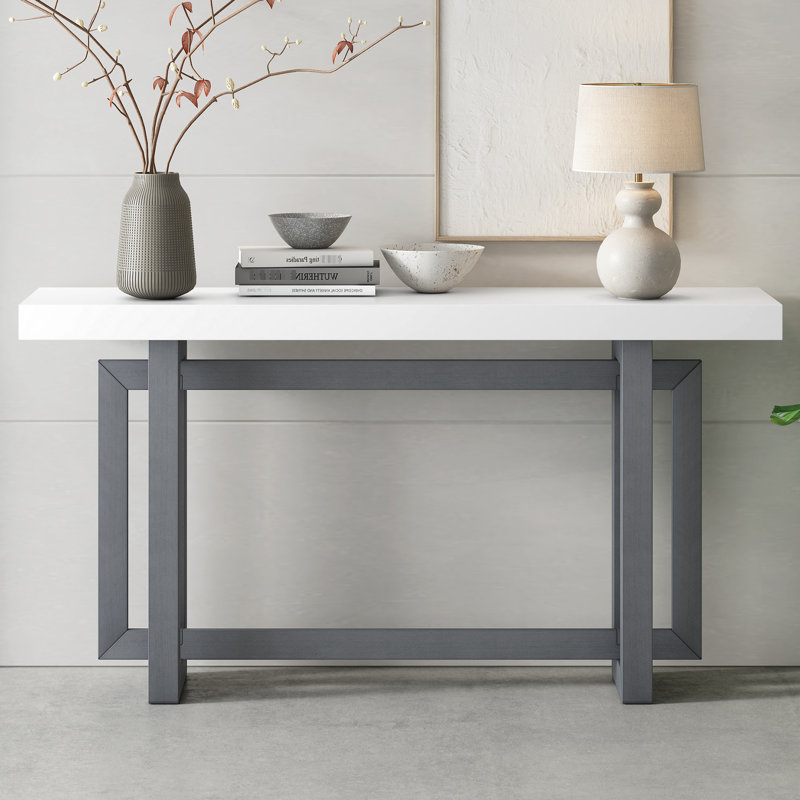 Console contemporaine pour étude - avec plateau en béton, design américain élégant et fonctionnel dans le salon, élégant