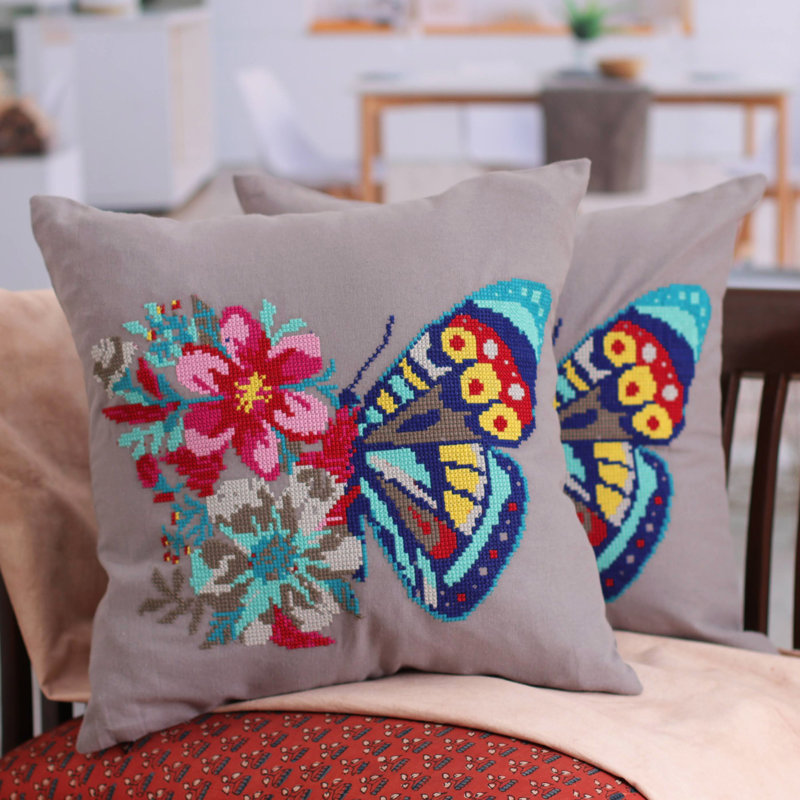 Housses de coussin en coton brodées à la main Novica, Gris