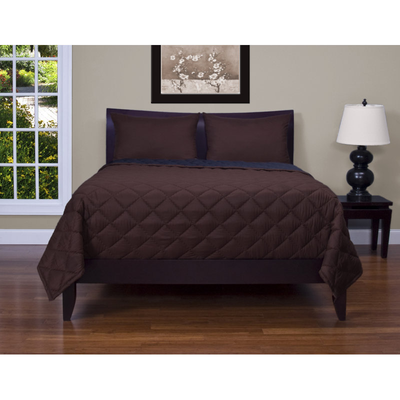 Medallion Polyester Quilt, King Quilt + 2 King Shams, Brown / Black