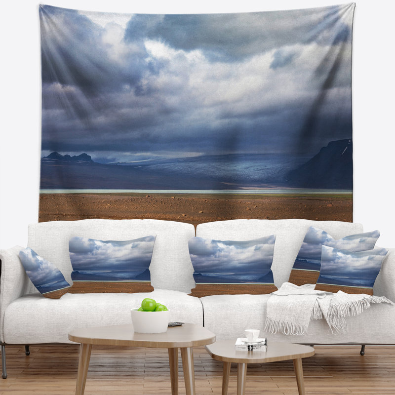 Paysage, étendue de terre sous une tapisserie bleu ciel, H 32 po x l 39 po