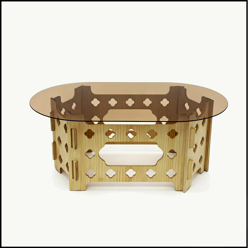 Table basse ovale de 98 cm (38,6 po) avec plateau en verre trempé caramel, piètement en bois sculpté ajouré, idéale pour une décoration moderne ou champêtre. Montage facile.