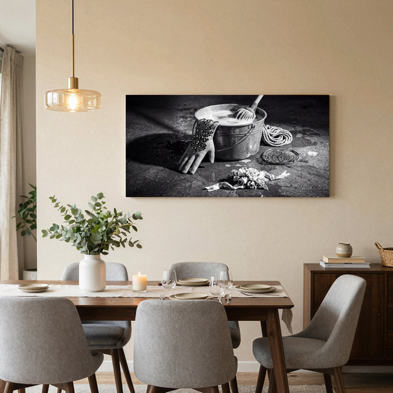 Art mural noir et blanc avec vadrouille en seau et gant perlé, L 46 po x H 24 po