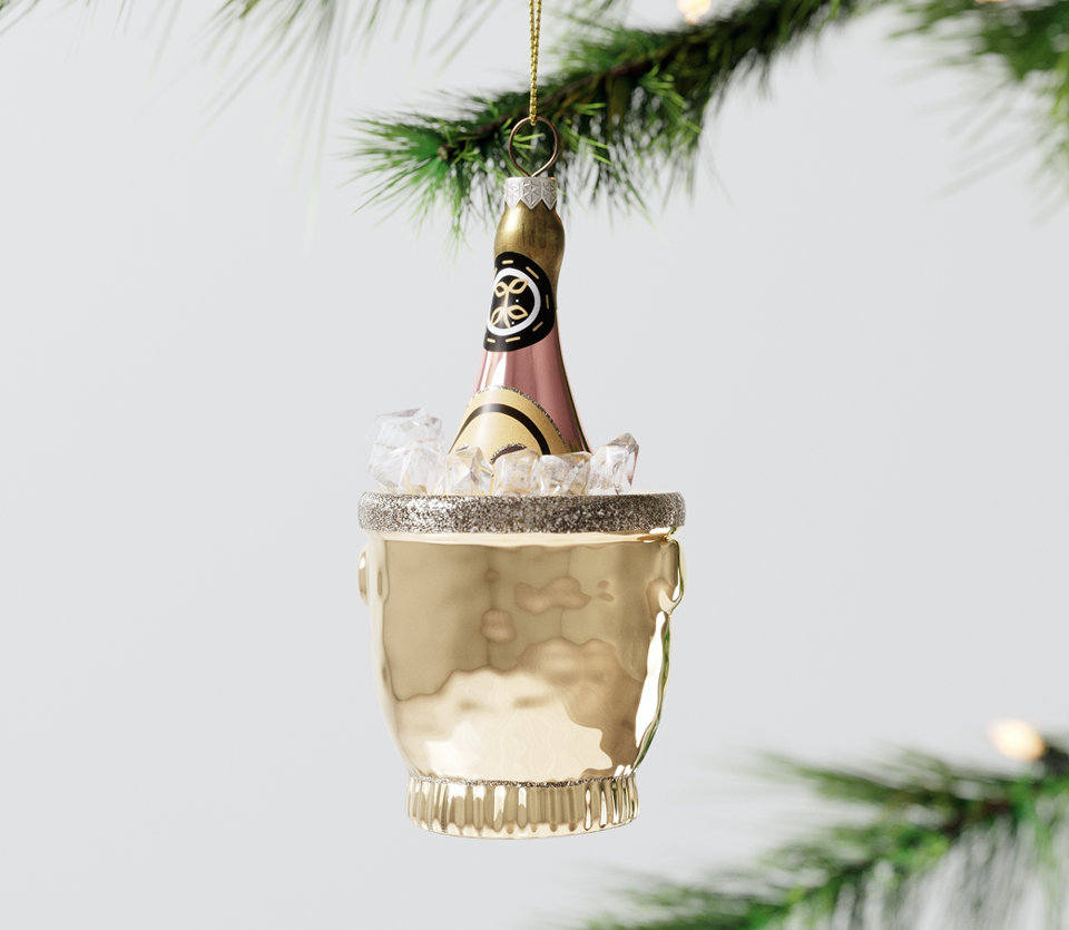 Bouteille de champagne dans un seau à glace, ornement de sapin de Noël.