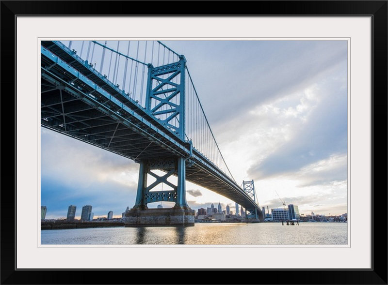 «Benjamin Franklin Bridge in Philadelphia», reproduction de photo, H 20 po x l 26 po x P 1 po, Cadre noir