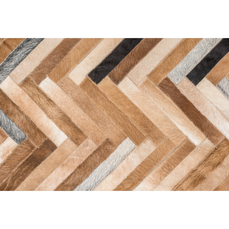 De Los Bosques Cowhide Chevron Area Rug, Rectangle 2' x 3'