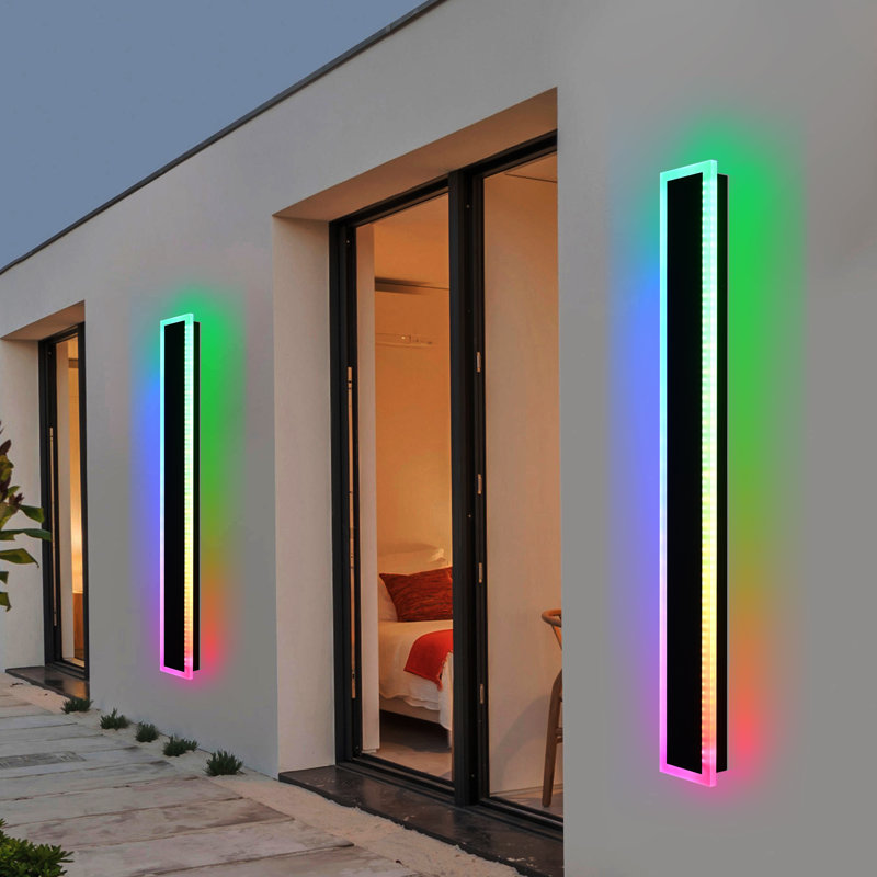 Paquet de 2 appliques murales d'extérieur à DEL de 48 po de long pour l'extérieur IP65 imperméable moderne RVB noir pour cour intérieure garage patio, télécommande incluse. Ampoules DEL intégrées incluses.