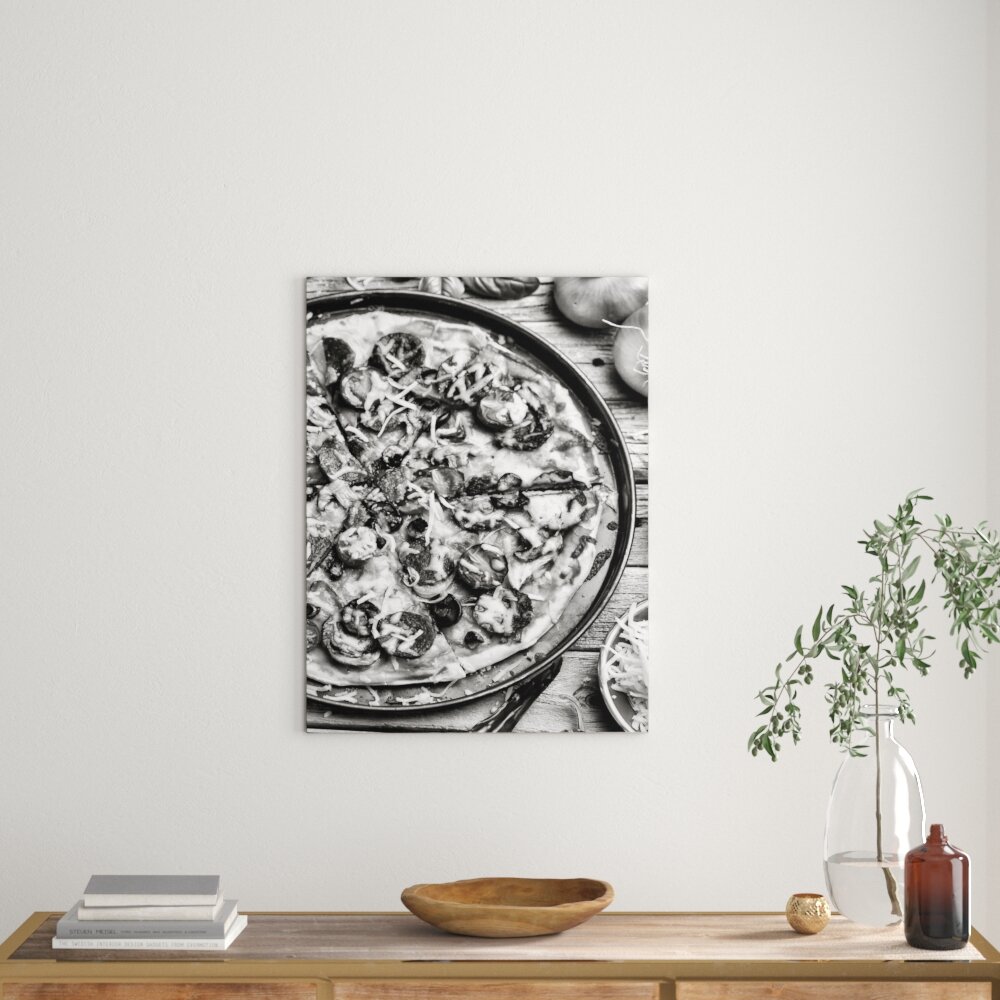 Leinwandbild Leckere Pizza auf Holztisch