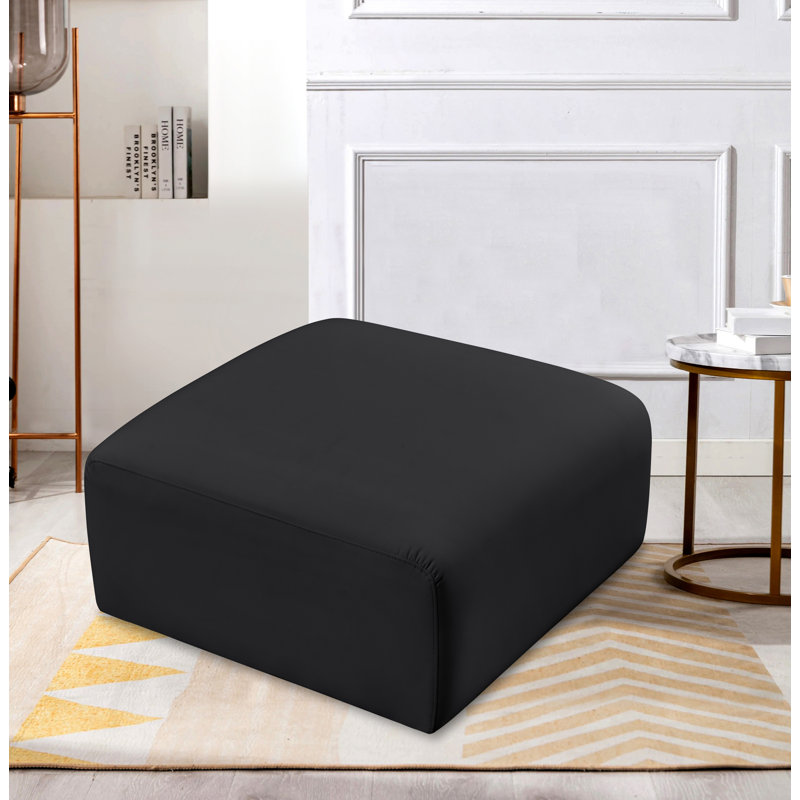 Repose-pieds carré capitonné standard en cuir végétalien Hristea de 31 po de largeur, Cuir végétalien noir