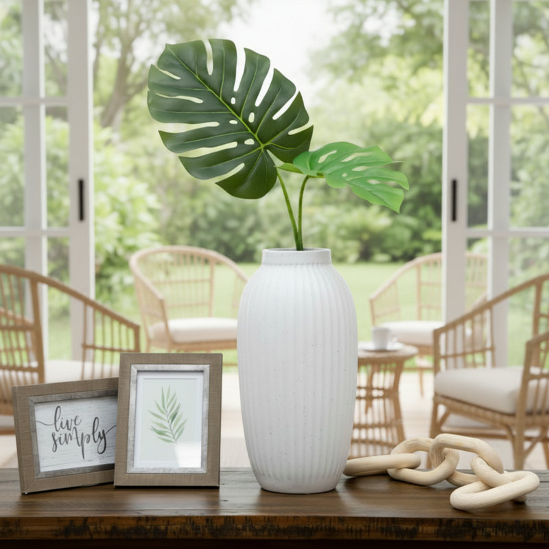 Vase d'intérieur blanc en céramique nervurée mouchetée