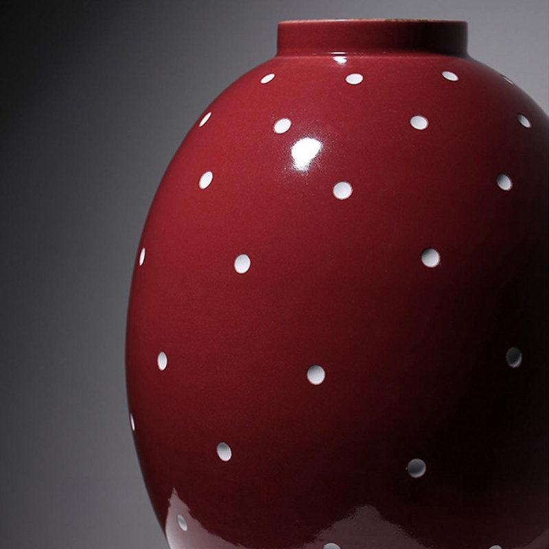 Vases de table en céramique rouge à pois faits à la main