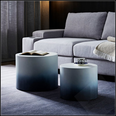 Ensemble de tables gigognes polyvalentes en MDF avec placage frêne/chêne/noyer, idéal pour le salon, le bureau et la chambre. Gain d'espace et style assuré.