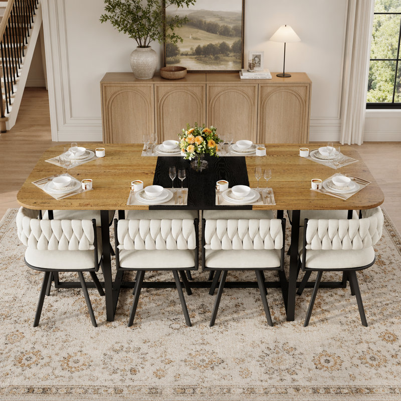 Ensemble de table de salle à manger 9 pièces carrée avec grain de bois bicolore et chaises en velours beige, idéal pour les réunions de famille et les cuisines modernes