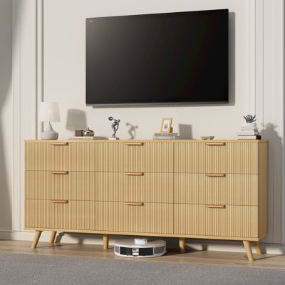 Commode 9 tiroirs moderne avec poignées en métal doré et pieds en bois - Commode minimaliste pour la chambre à coucher ou le salon
