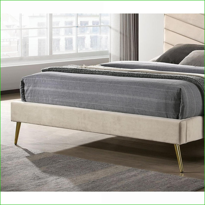 Lit tapissier en flanelle de taille très grand Eastern avec tête de lit capitonnée à chevrons et amp; Pieds plaqués or