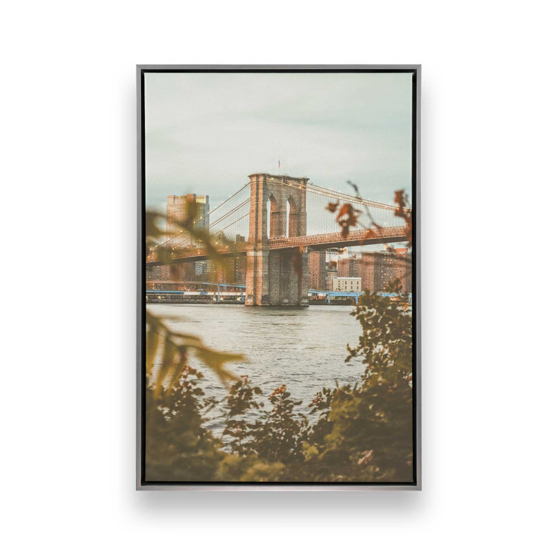 Impression sur toile Brooklyn Glow, 32 po x 48 po, Cadre flottant en chrome poli