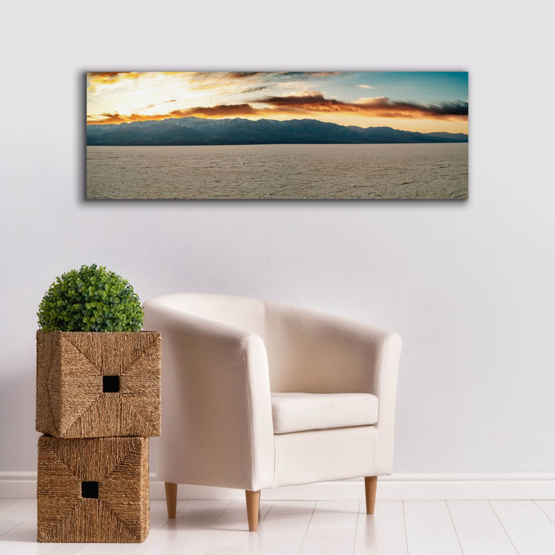 «Mort Valley - Badwater Basin Gold Sunset» par Epic Portfolio, art mural sur toile, 60 po x 20 po