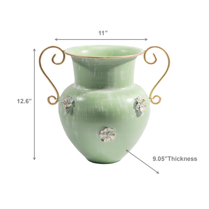 Vase en métal orné de vert