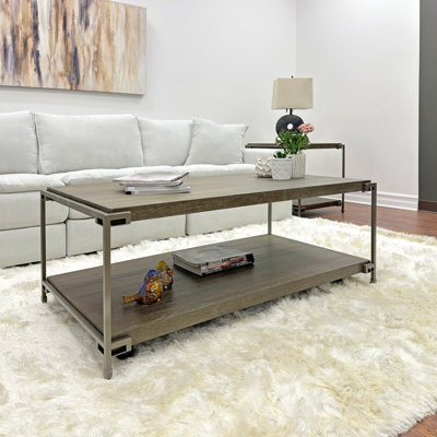 Ensemble de 3 tables basses et 2 tables de bout en bois
