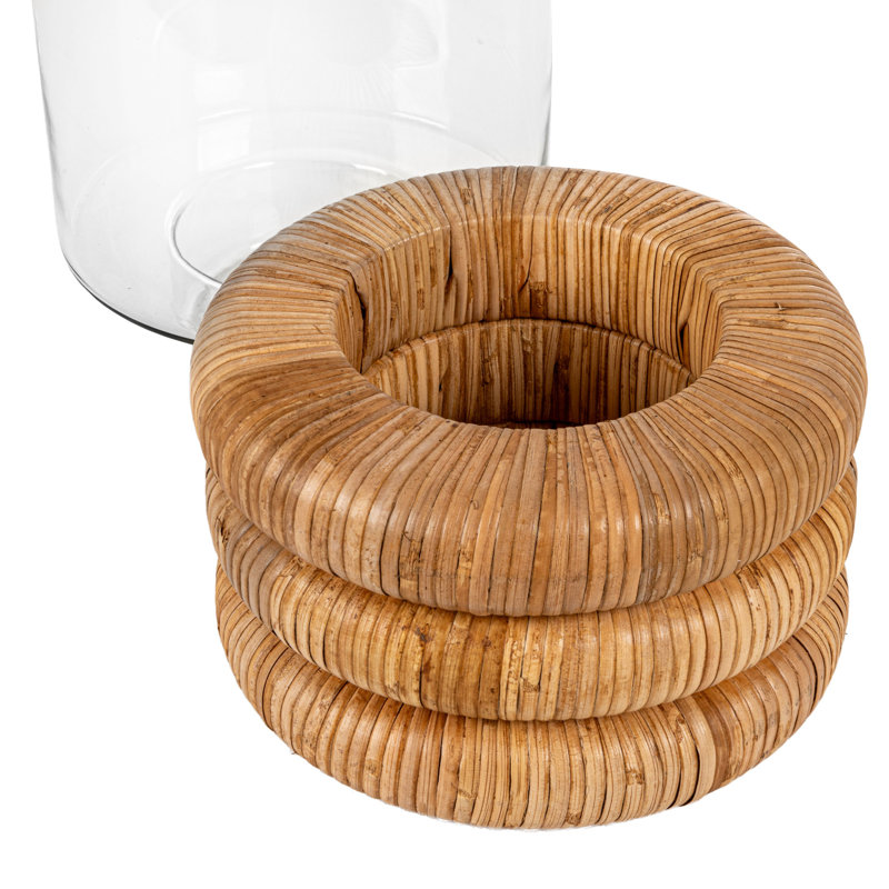 Vase en verre avec base en rotin, H 11 po x l 6,25 po x P 6,25 po