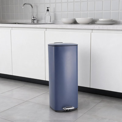 Poubelle à pédale en acier inoxydable peu encombrante - 8 gallons, couvercle à fermeture douce, seau intérieur amovible, résistant aux empreintes digitales, parfaite pour la cuisine, la salle de bain, le bureau, la lessive