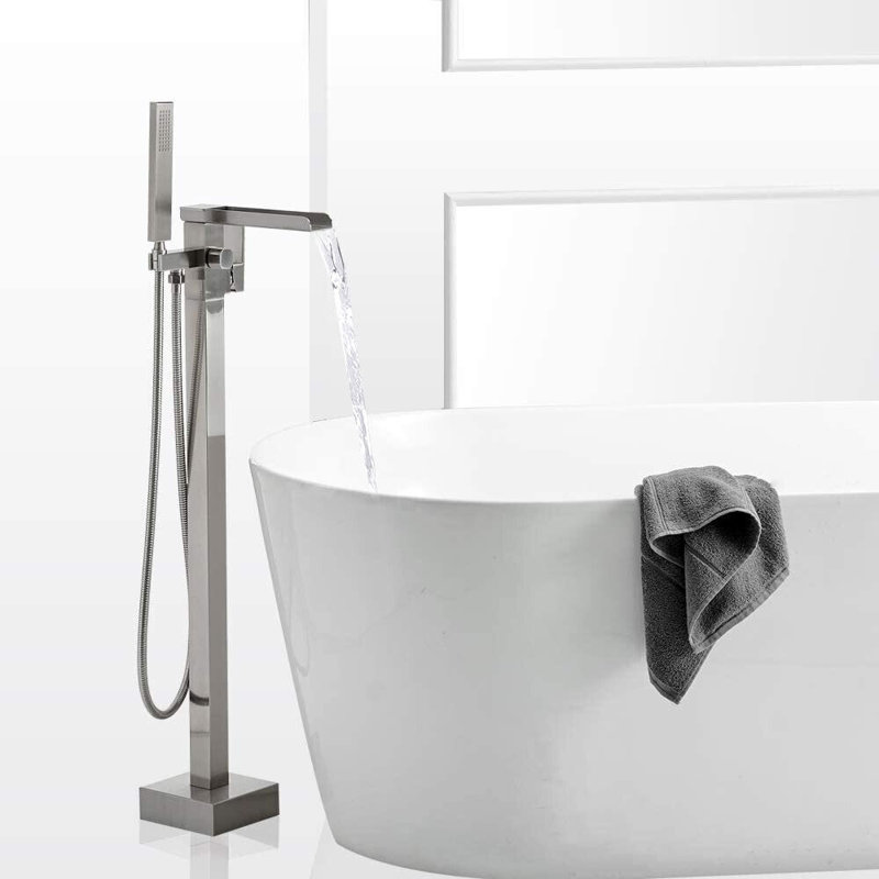 Bec de baignoire fixé au sol