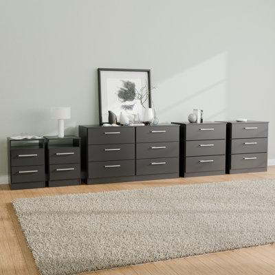 Cambridge 5-piece Black Bedroom Set – Dresser, 2 Chests & 2 Nightstands