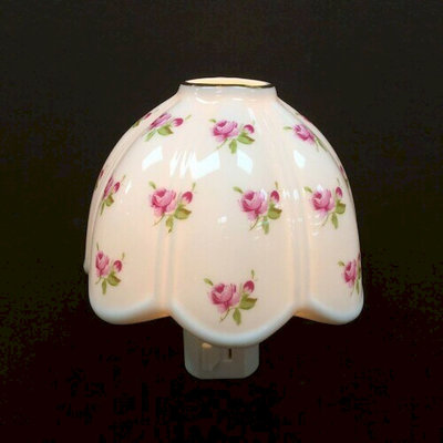 Naleea fleurs roses sur un abat-jour en forme de Tiffany