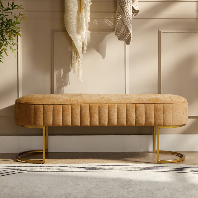 Banc rembourré en polyester 46 po avec coussin capitonné et base en métal Ferdinand Lawanda, Moutarde