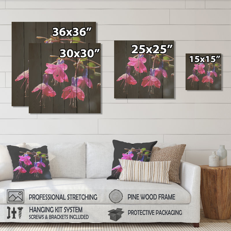 Fleurs de pétales roses et mauves - fuchsia sur bois, H 15 po x l 15 po