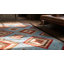 Tapis crocheté antique à motif d'art populaire