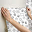 Papier peint auto-adhésif noir et blanc pour console