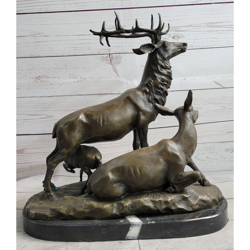 Sculpture de famille de cerfs