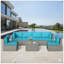 Ensemble de patio 7 pièces en osier gris avec coussins amovibles bleu clair et table basse en verre pour l'extérieur, la piscine et la cour