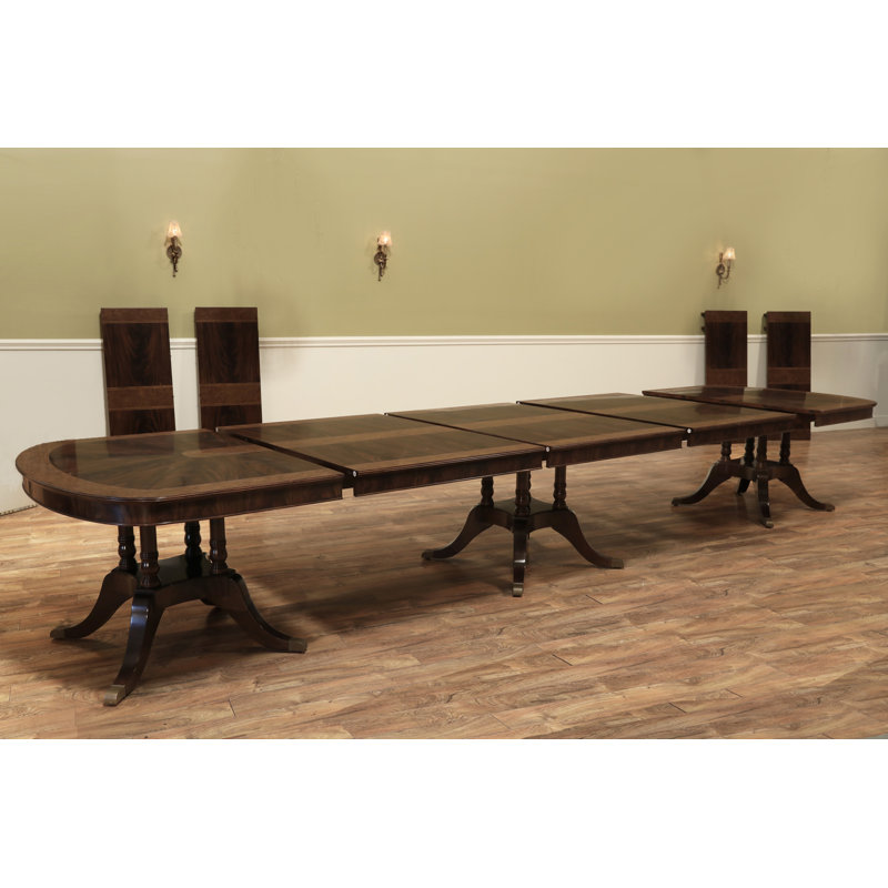 Triple table de rallonge à piédestal avec bordure en noyer