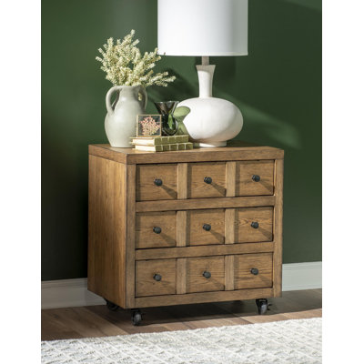 Table de chevet style vintage avec tiroirs, roulettes et prises de courant Country Living