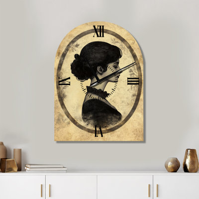 Portrait de silhouette camée - Grande horloge murale vintage en métal arquée