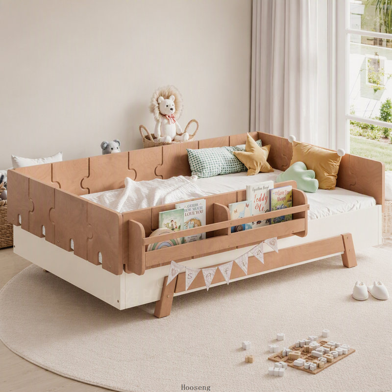 Lit Montessori double au sol avec barrières de sécurité complètes, étagères et design en blocs de construction, beige et naturel foncé, sans sommier nécessaire