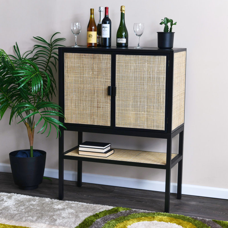 Armoire Boho en rotin et bois tissé avec 2 portes, 1 tablette et 4 compartiments de rangement intérieurs, Noir