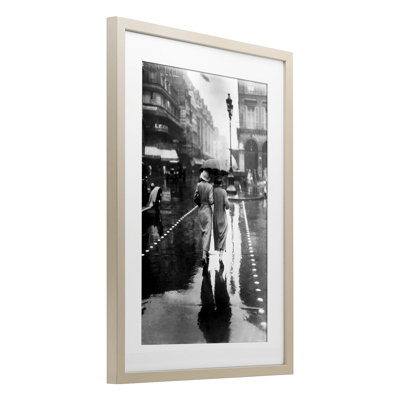 «Paris In The Rain», reproduction sous verre encadrée, design par Vintage Hustle
