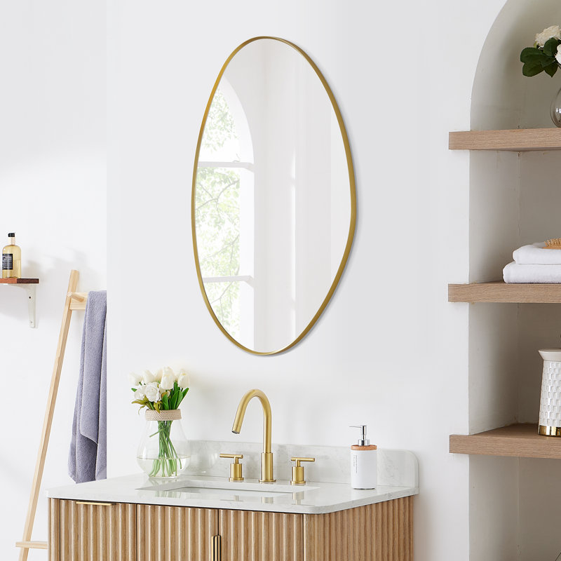 Miroir mural de salle de bain 28 po x 36 po Kerber, Or brossé