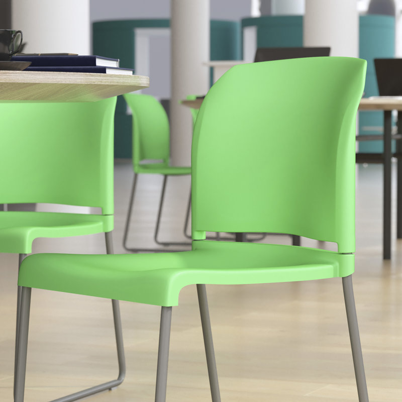 Chaise empilable à dossier plein avec base thermolaquée Oliverson d'une capacité de 880 lb., Gris, Vert