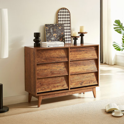 La commode double 6 tiroirs présente un design rétro et biseauté